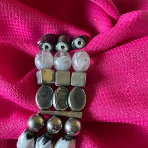 Chunky w/blue, gray big beads, cube ground metal, yellow stretchy strands